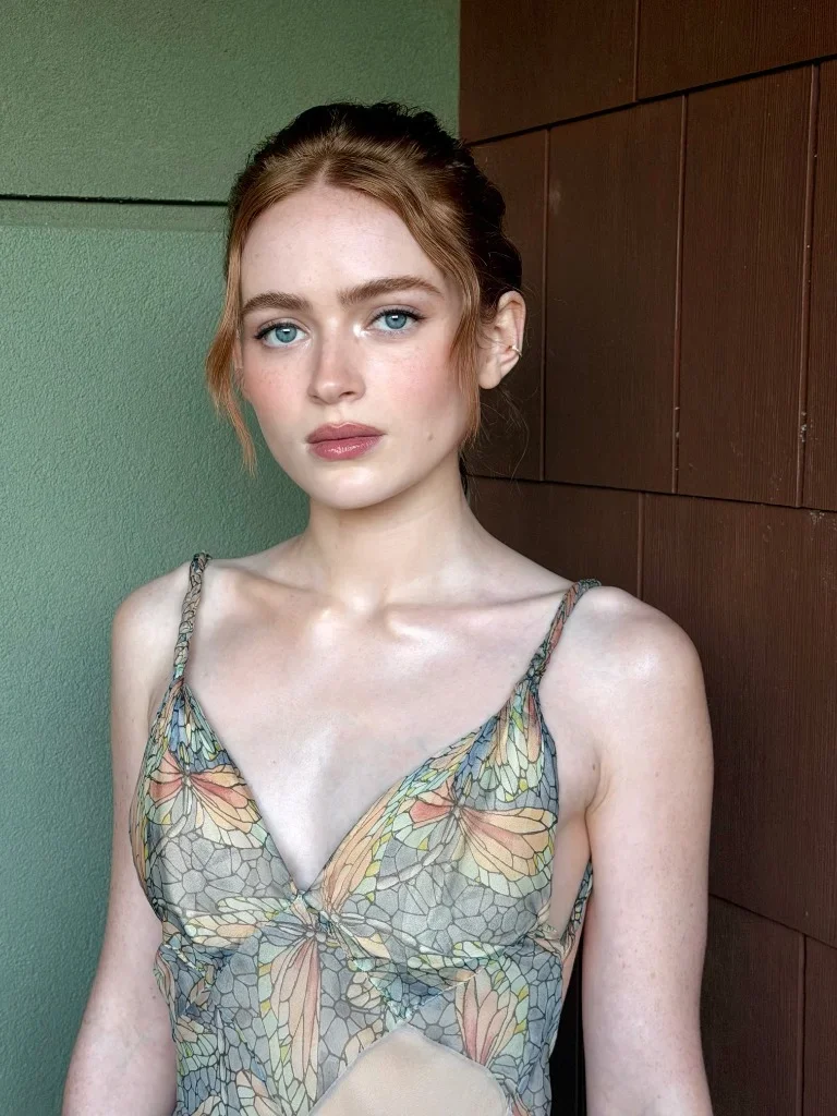 Sadie Sink makeup and bodice closeup at D23