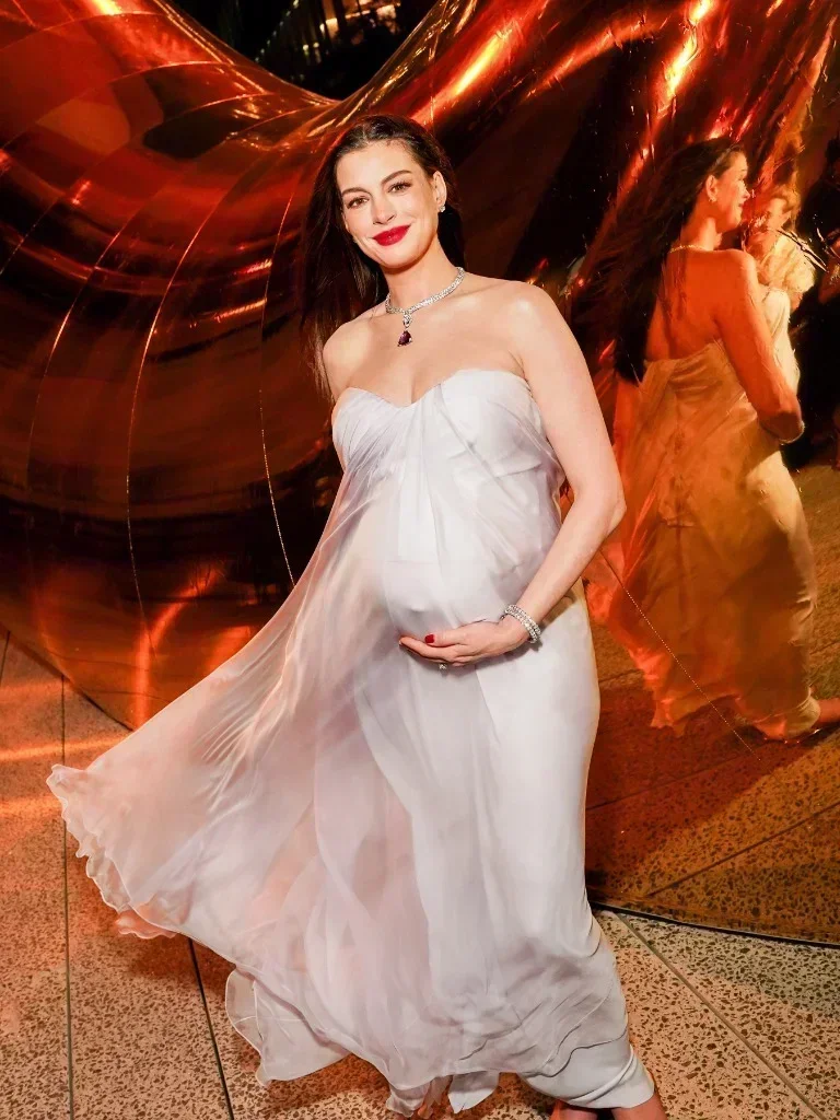 Anne Hathaway in lilac Alexander McQueen at the Bvlgari Serpenti Infinito launch event