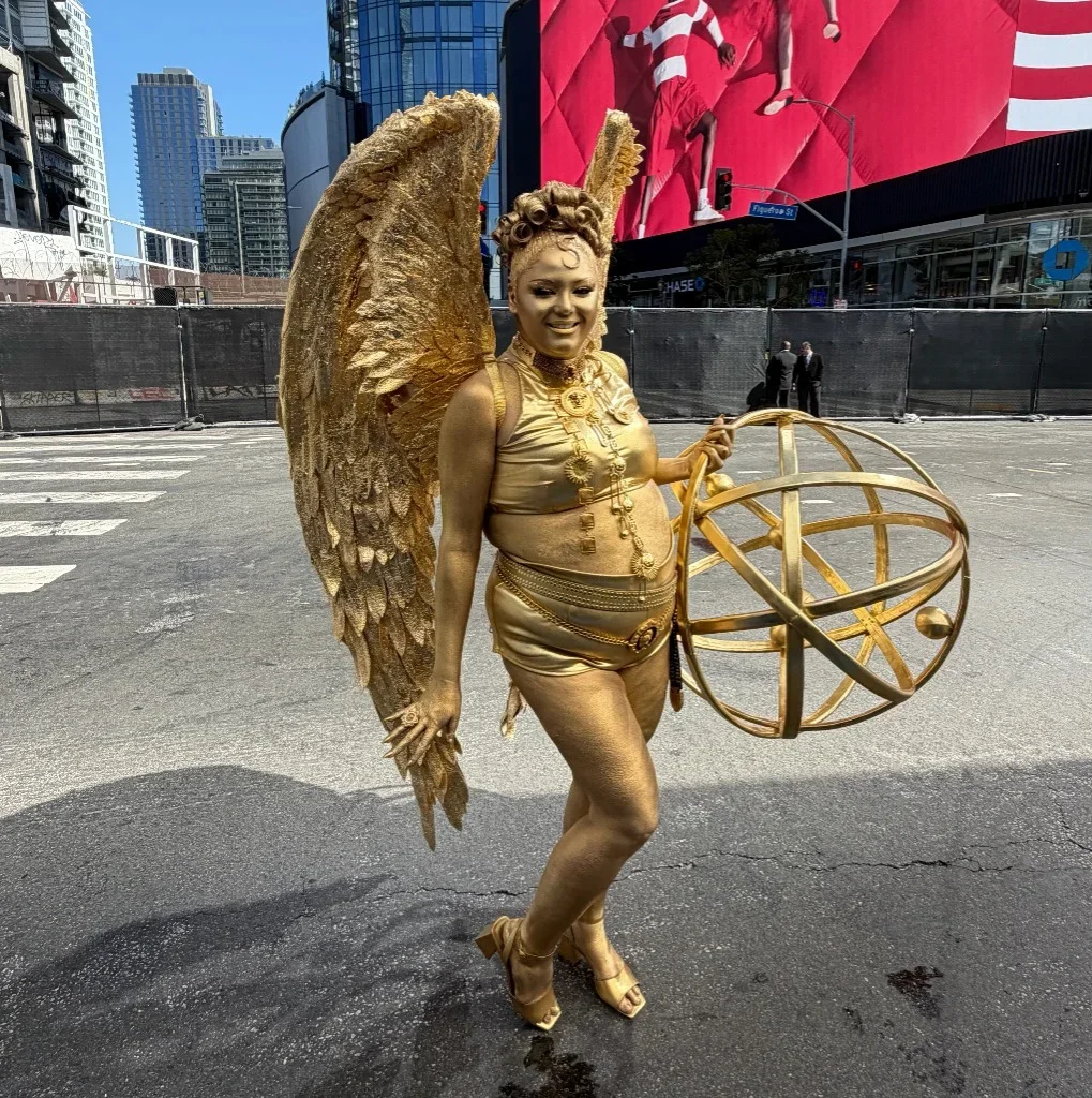 Meg Stalter Goes Viral as a Life-Size Golden Emmy Statuette at the 2026 Emmy Awards